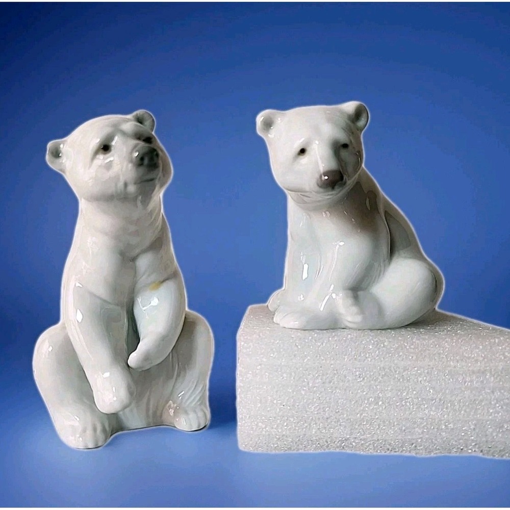 Pair of 2 VTG Lladró Polar Bears Porcelain Figurines Seated 1209 & Resting 1208
